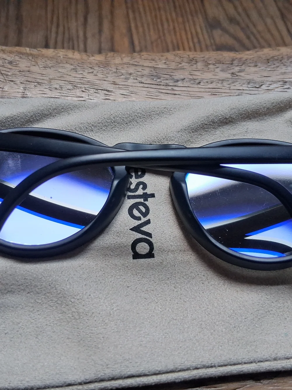 Illesteva Black Round Frame Mirrored Sunglasses.